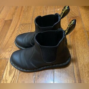 Dr. Martens 2976 Nappa Chelsea Boots | Size 6 | w Balsam Cream | Great Condition